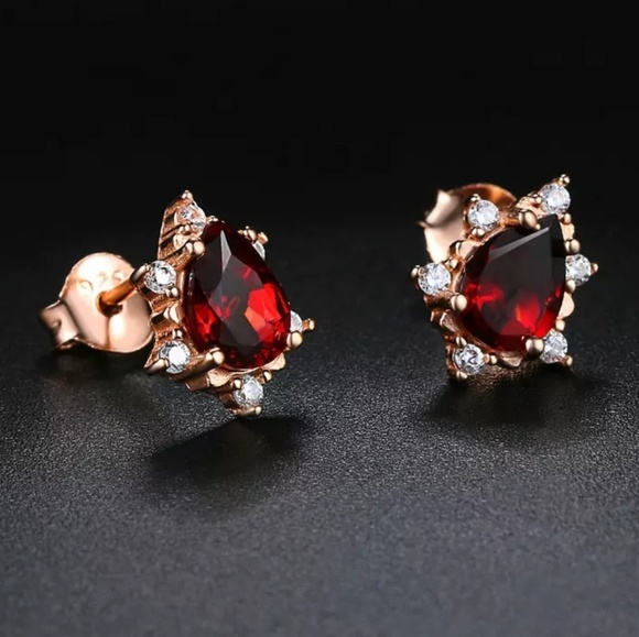 BohemianMermaid Jewelry - ⚠️TEMP OUT OF STOCK⚠️ NATURAL GARNET EARRINGS